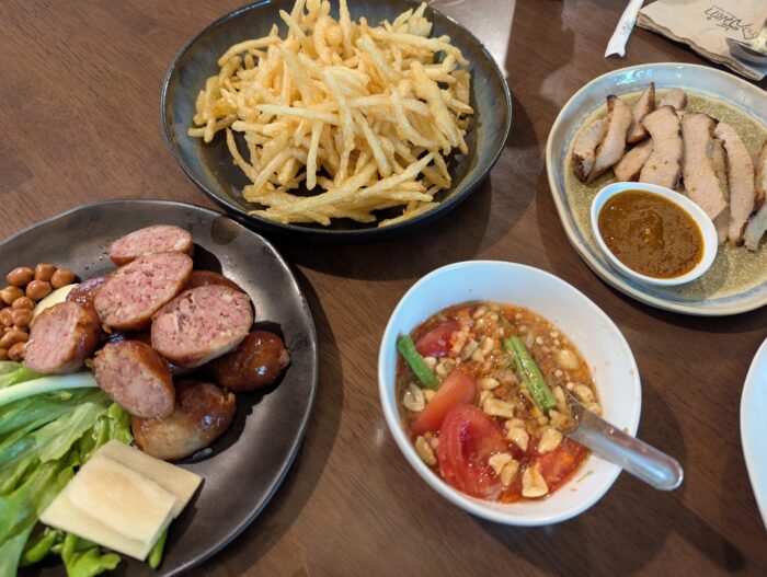 バンコクのタイ料理店バーン・ソムタムで注文した料理