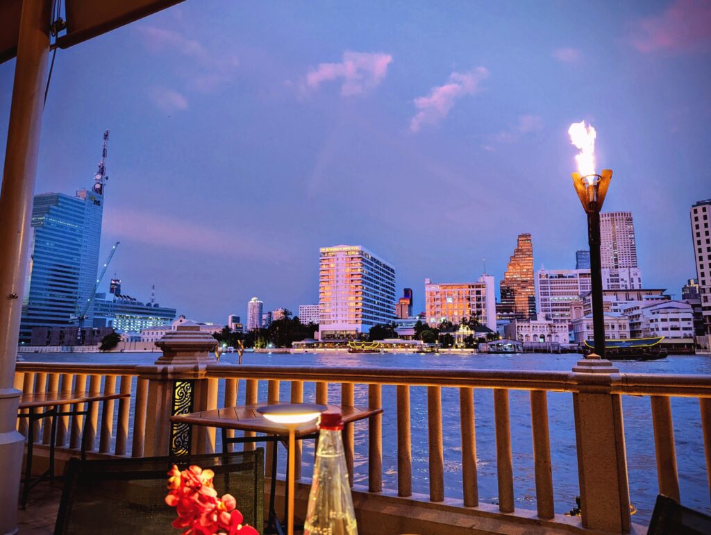 ペニンシュラ・バンコクのThe River Cafe & Terraceでのディナービュッフェ