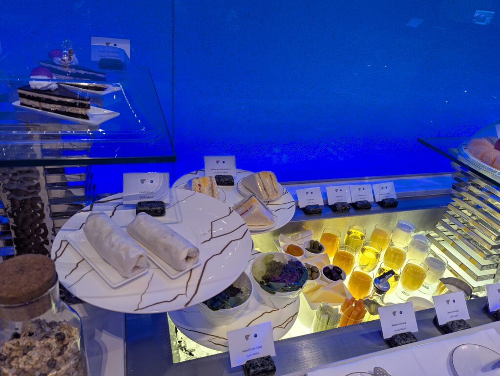 バンコク スワンナプーム空港のオマーン航空のラウンジ軽食