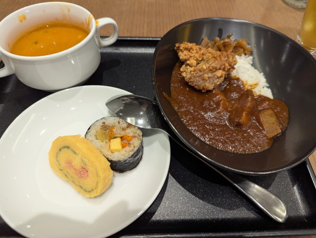 羽田空港JAL国際線サクララウンジの名物ビーフカレー
